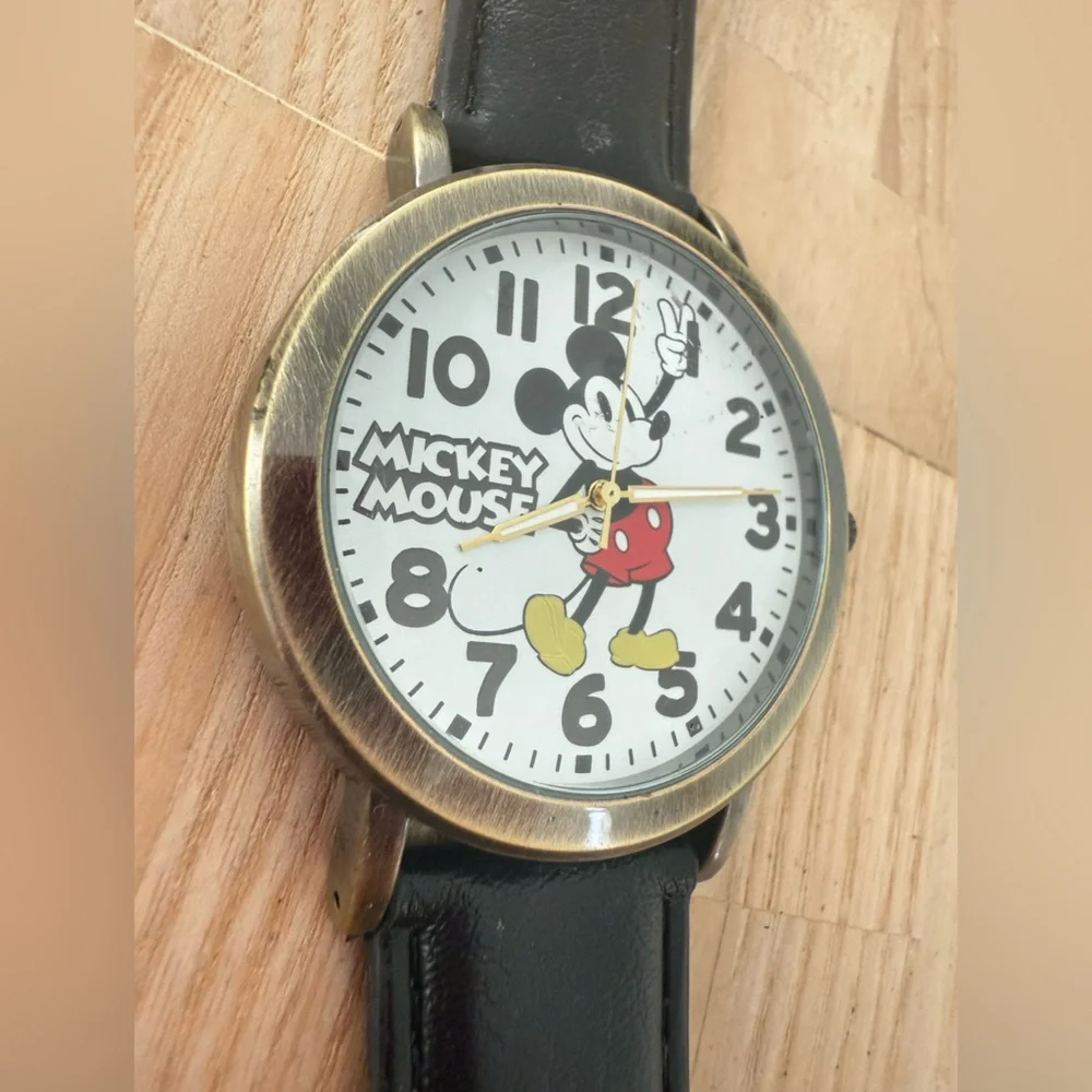Disney mens Mickey Mouse watch NEW BATTERY